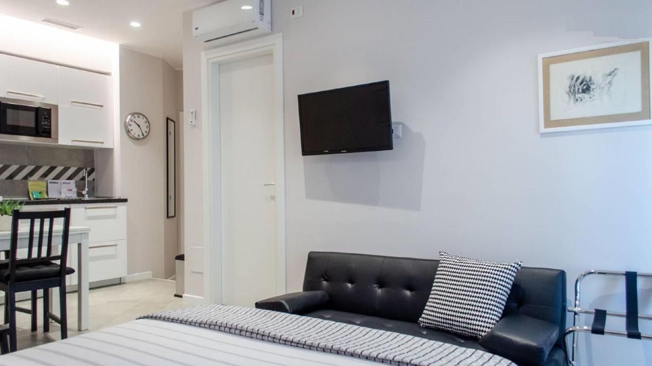 Interno 1 Ciampino Roma Luxury Apartment Con Balcone エクステリア 写真